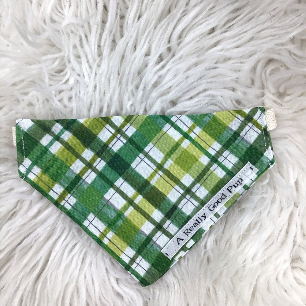 🐶 4 for $16 embroidery Dog Bandana XS ( beary cover)